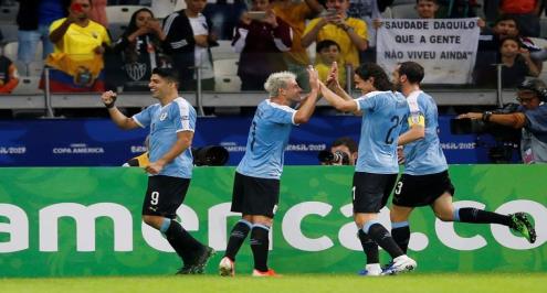 أوروجواي تخطف تعادلًا وديًا أمام بيرو